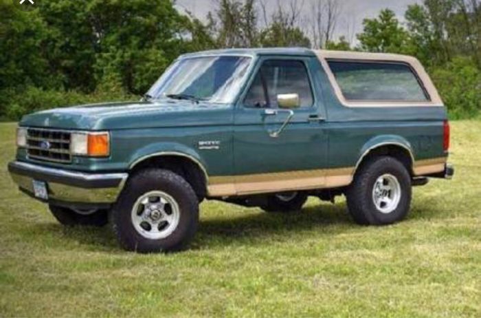 ¿Qué auto tendrán para llegar a la iglesia? 🚗 - 1