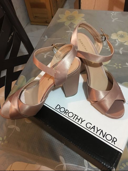Zapatillas listas para el gran día. 👠✅  y vestido listo para la sesión de fotos 📸 - 1