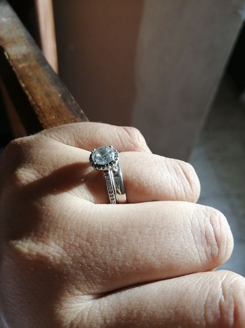 📸 Publica una foto mostrando su anillo de compromiso o alianza de boda 4