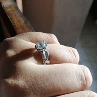 📸 Publica una foto mostrando su anillo de compromiso o alianza de boda - 1