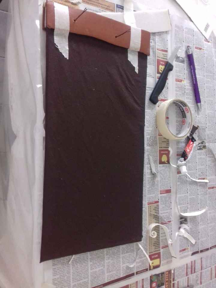 Asegurenlo bien para que pegue y no se mueva de la posición.