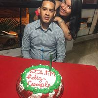 mi amor y yo, con el pastel que hice para su cumpleaños :)