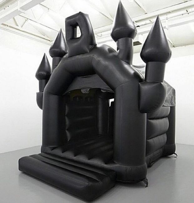 ¿Dónde podría rentar un inflable negro? - 1