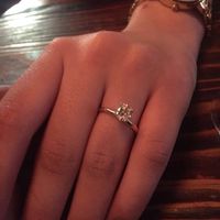 Cuál fue la primera foto con su anillo? y a quien se la enviaron?? - 1