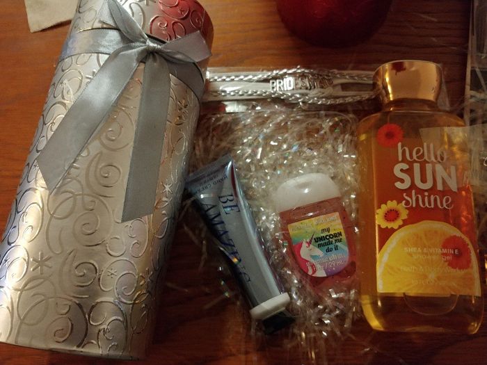 Preparando regalitos para pedir a mis bff sean damas - 2