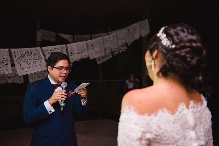 Mi esposo diciendo sus votos (lloré un montón jajaja)