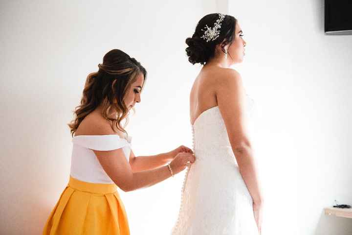 Poniéndome el vestido