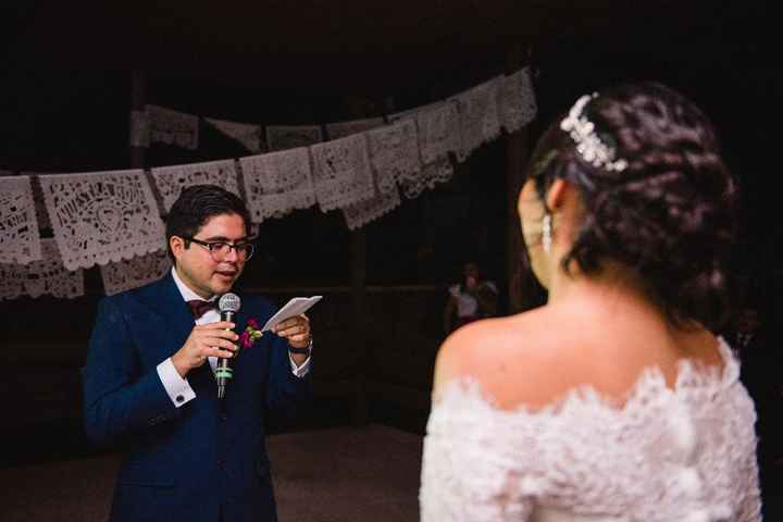 Mi esposo diciendo sus votos (lloré un montón jajaja)