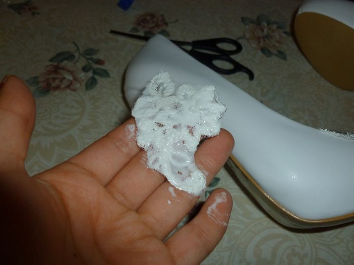 encaje lleno de resistol