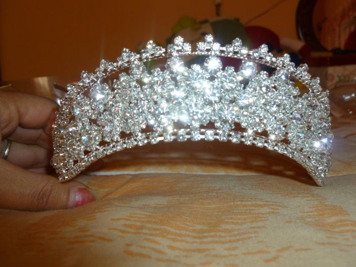 Tiara que me compro mi novio