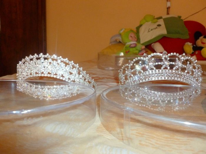 Las dos tiaras que quiero usar.