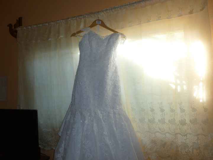 Vestido de novia colgado