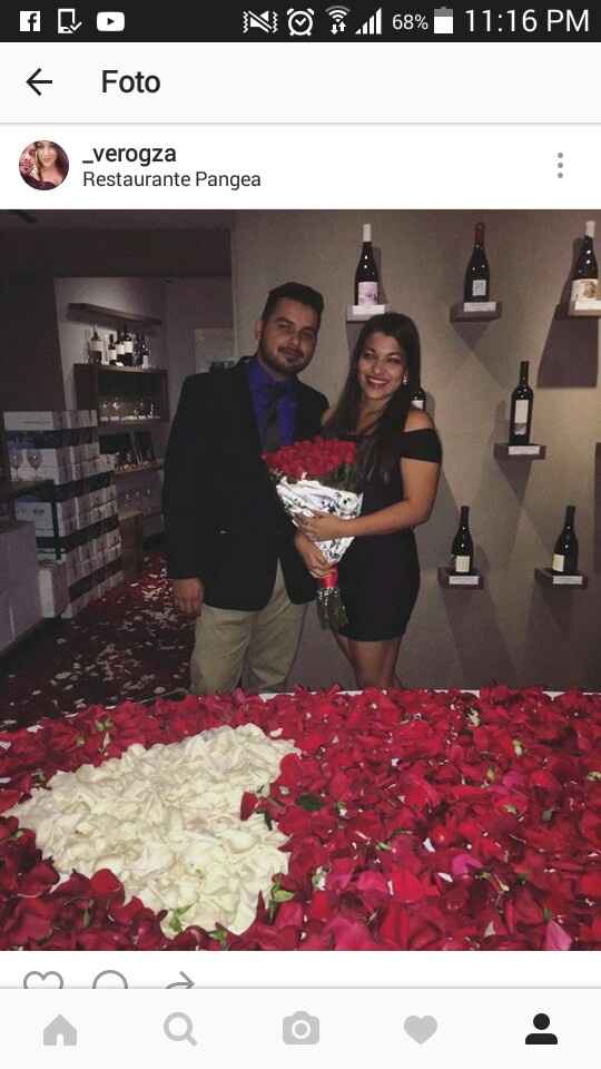 Me pidió la mano en___ (completa la frase) - 1