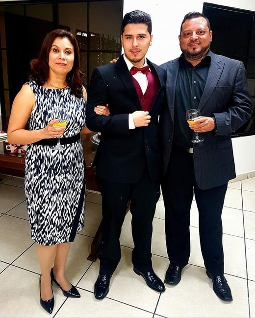 mi esposo con mis suegrines♥