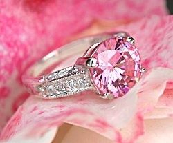 Anillo de Compromiso con Diamente ROSA!