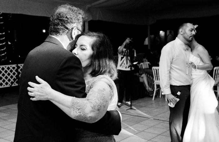 Bailndo Mariachi junto con mis suegros