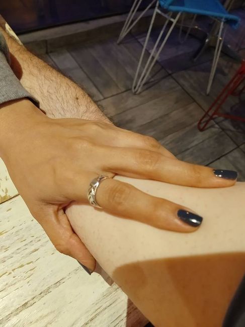Su mano, su presencia.