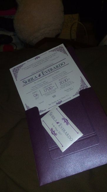 con el sobre de regalo
