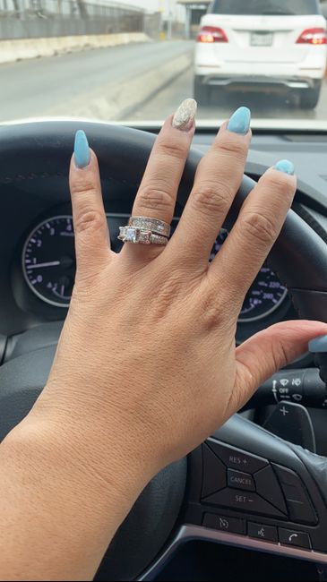 Como usar el anillo de compromiso y la argolla de matrimonio 5
