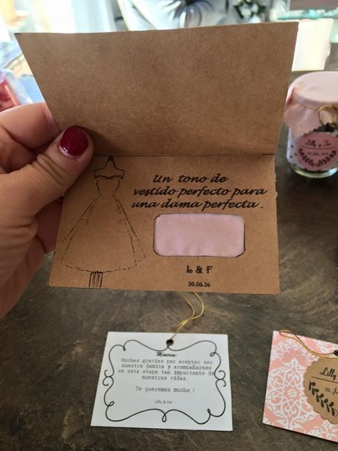 Como decirles a tus madrinas el tono de tu vestido (Tarjeta)
