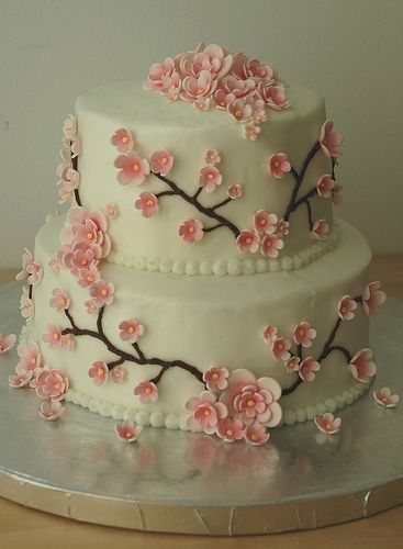 Pastel con Flores de Cerezo