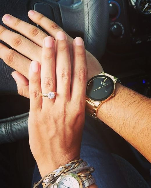 Su reloj y mi anillo combinan a la perfección 