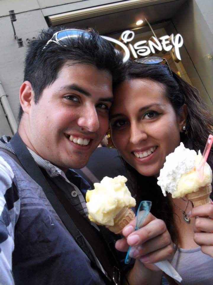 Celebrando nuestro compromiso 3 meses después en Disney París..!!