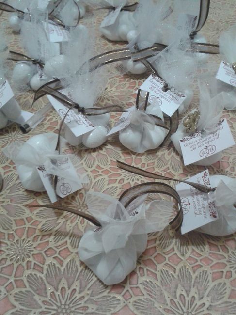 costalitos con chocolates y almendras recuerditos mesa