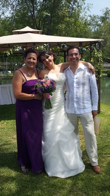 novios con dama