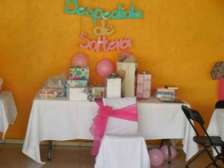 Mesa de regalos comenzaba a llenarse