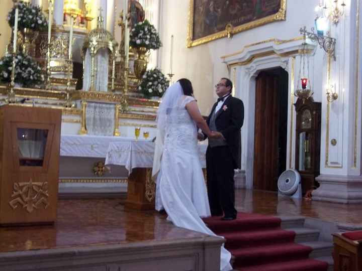 En los votos, la parroquia es el Señor del Encino y esta hermosa, además el Padre se saco un 10 geni