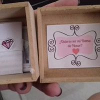 Asi se ve al abrir, la carta al prinicipio y en la imagen dice ¿quieres ser mi dama de honor?