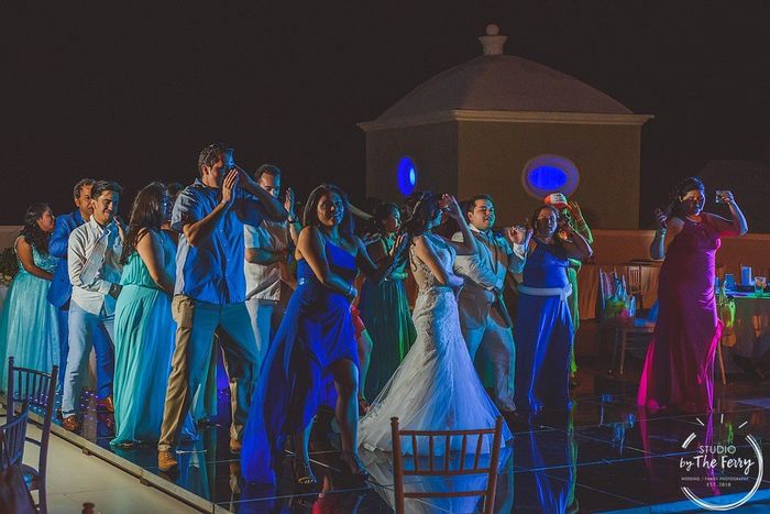 la macarena!