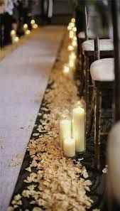 Para decorar el pasillo hacia el altar