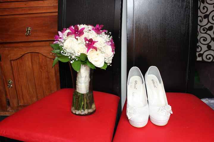 Zapatillas y ramo
