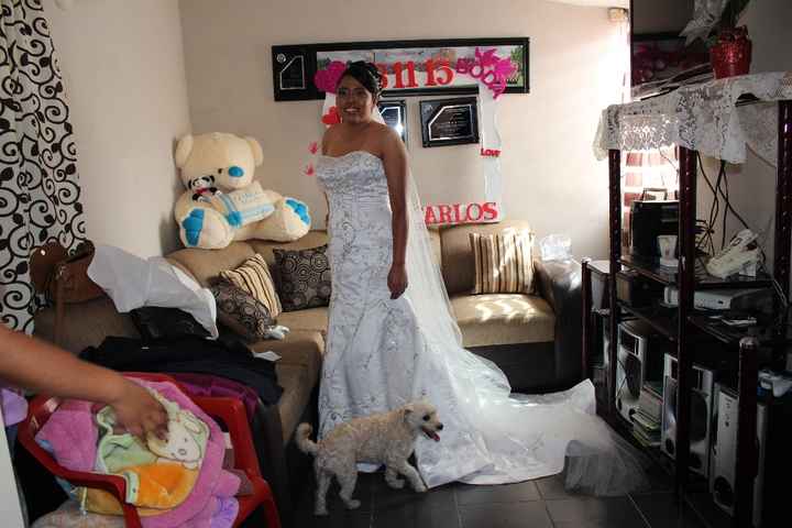Primera foto ya vestida de novia