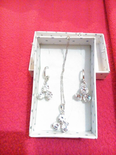 Mi juego de aretes y collar
