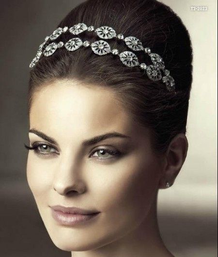 CON ACCESORIOS AL FRENTE 