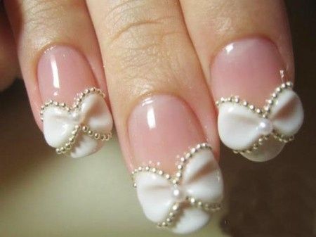 UÑAS CON MOÑITO