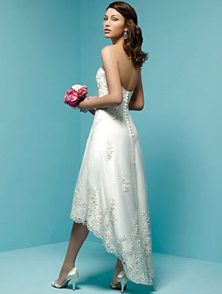 VESTIDO CORTO CON COLA