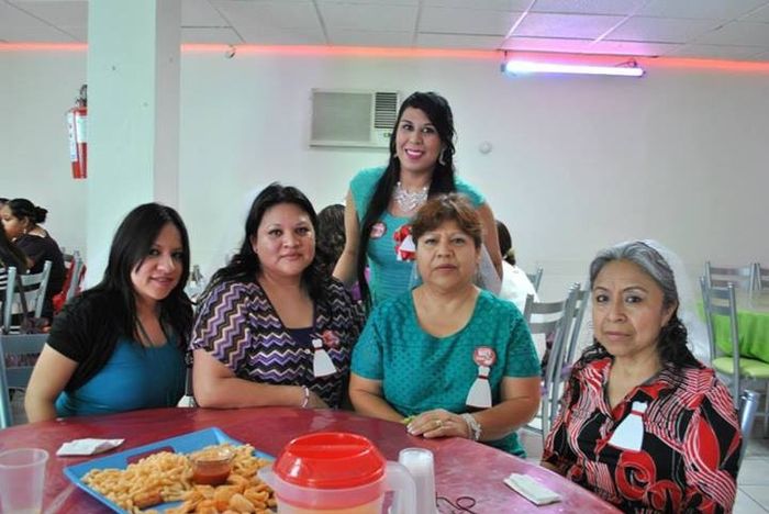 CON MIS CUÑADAS, MI SUEGRA Y TIA DE MI NOVIO