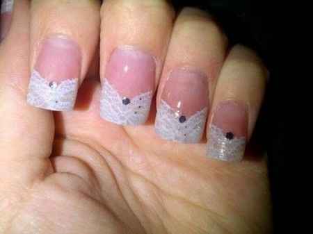 UÑAS CON UN BRILLANTE