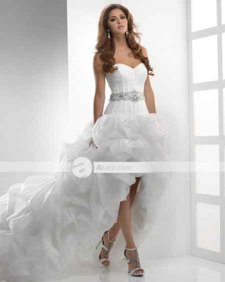 VESTIDO CORTO CON COLA