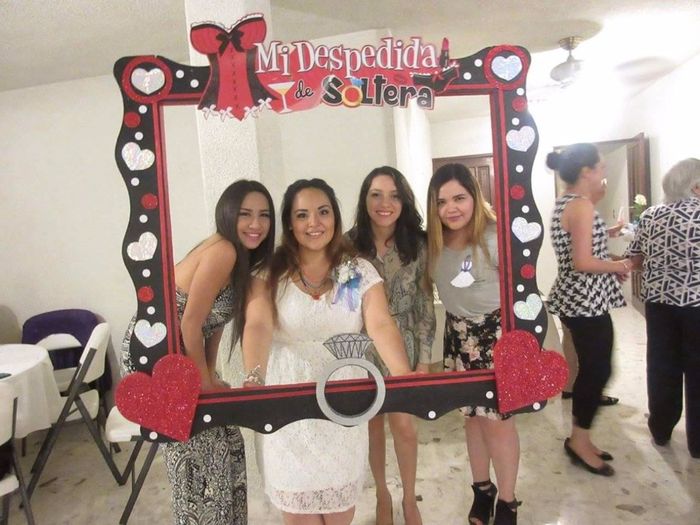 Amigas (Novias de los amigos de mi novio)