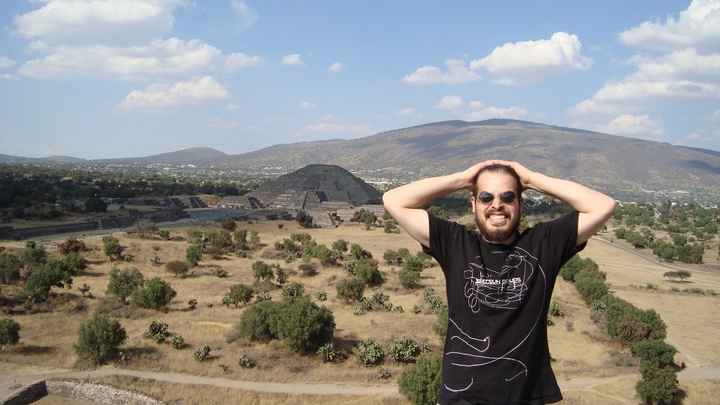 PRESUMAN A SU PROMETIDO