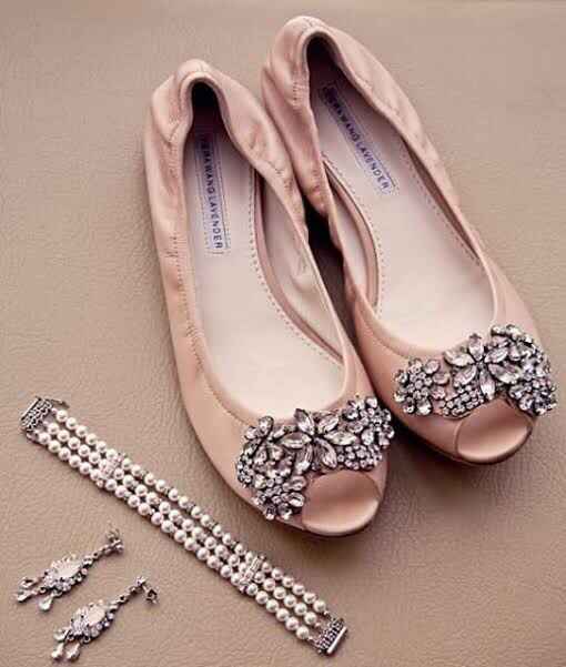 Zapatos y vestidos para el civil - 1