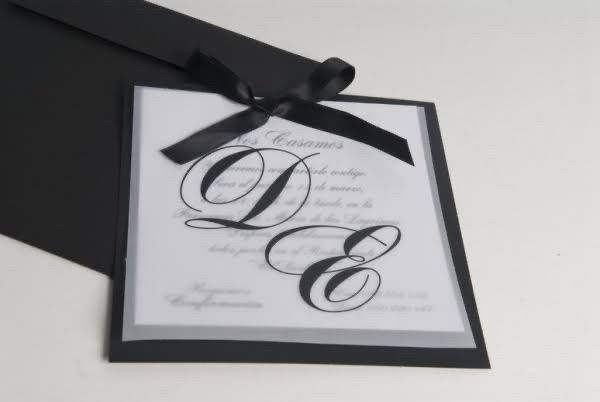 Invitaciones en color negro pero elegantes algunas ideas 17
