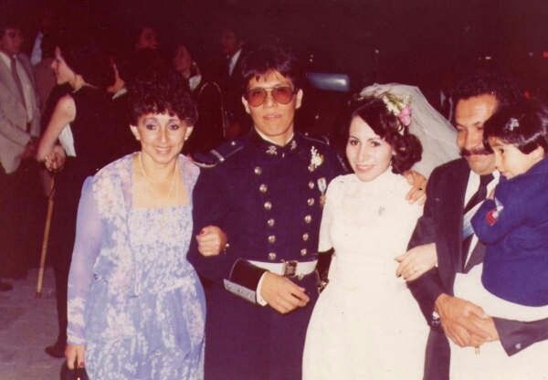 ¿Cómo era el vestido de novia de tu mamá? ¡Compártelo! - 1