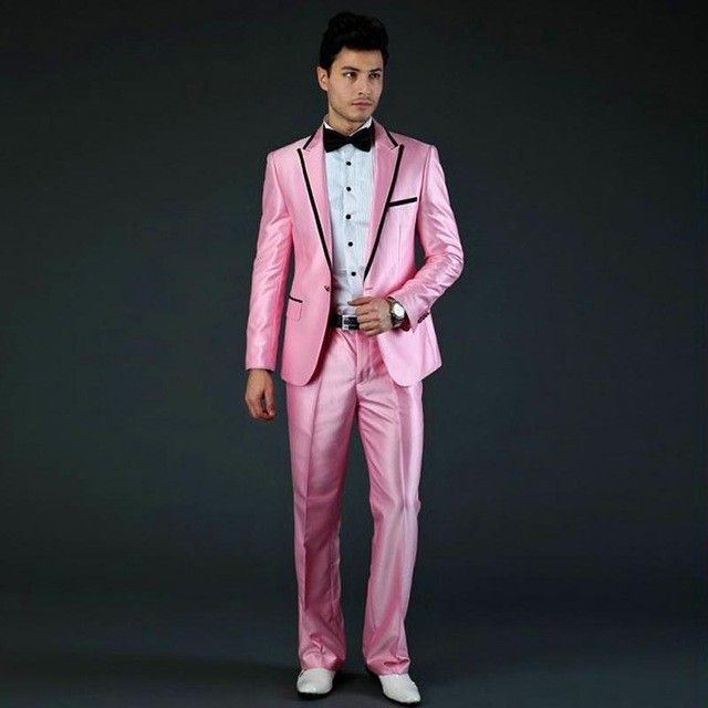 Algo asi estaba vestidos los intrusos de mi boda....jajajaja en colores azul, amarillo y rosa