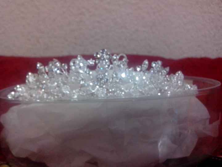 La tiara puede quedar con un peinado de lado de ondas!!??  - 2